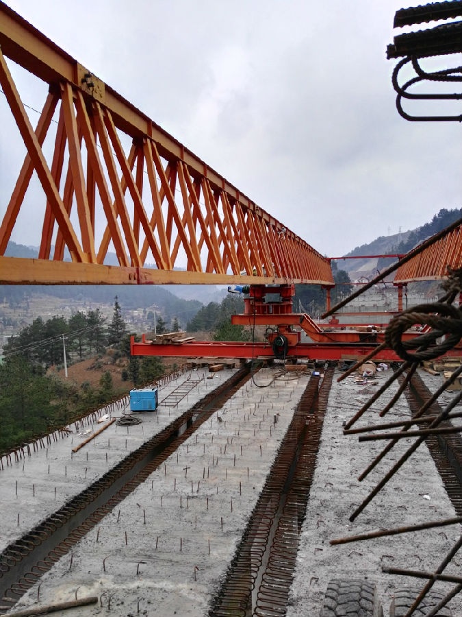 起重機安全監(jiān)控系統(tǒng)安裝現(xiàn)場圖一