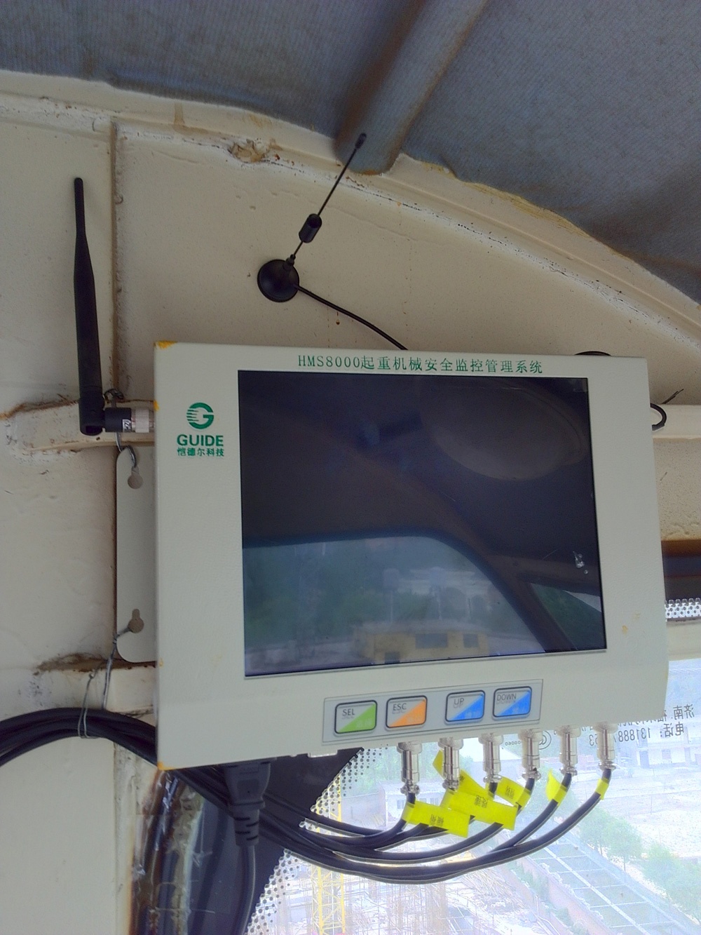思念果嶺塔機安全監(jiān)控系統(tǒng)現(xiàn)場安裝圖一